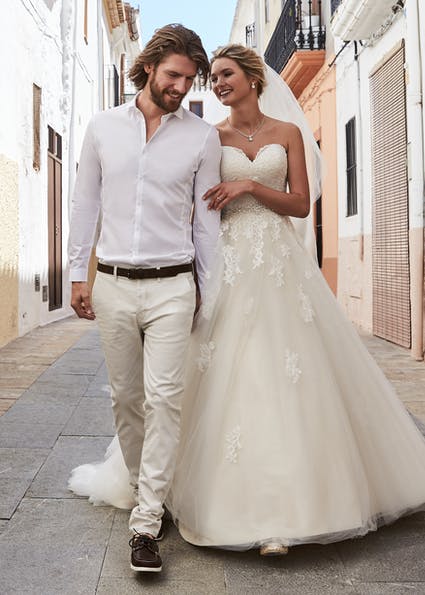 Romantica wedding dress Nicola front and groom