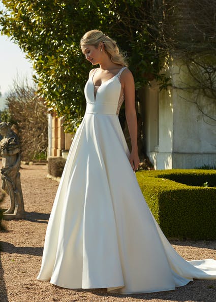 Romantica wedding dress Aurelia front