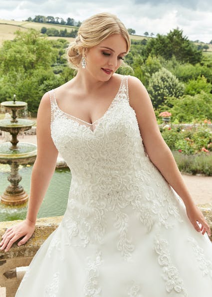 Romantica wedding dress Alegria close up