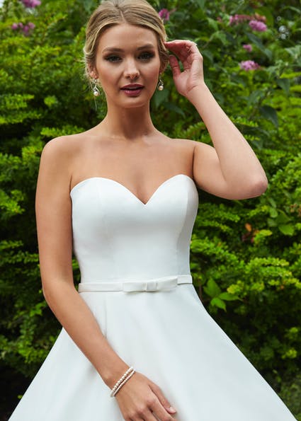 Romantica wedding dress Sophie close up