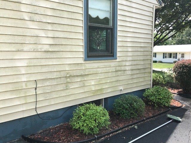 Dirty House Siding — Cedar Rapids, IA — Eastern Iowa Carpet Care Inc