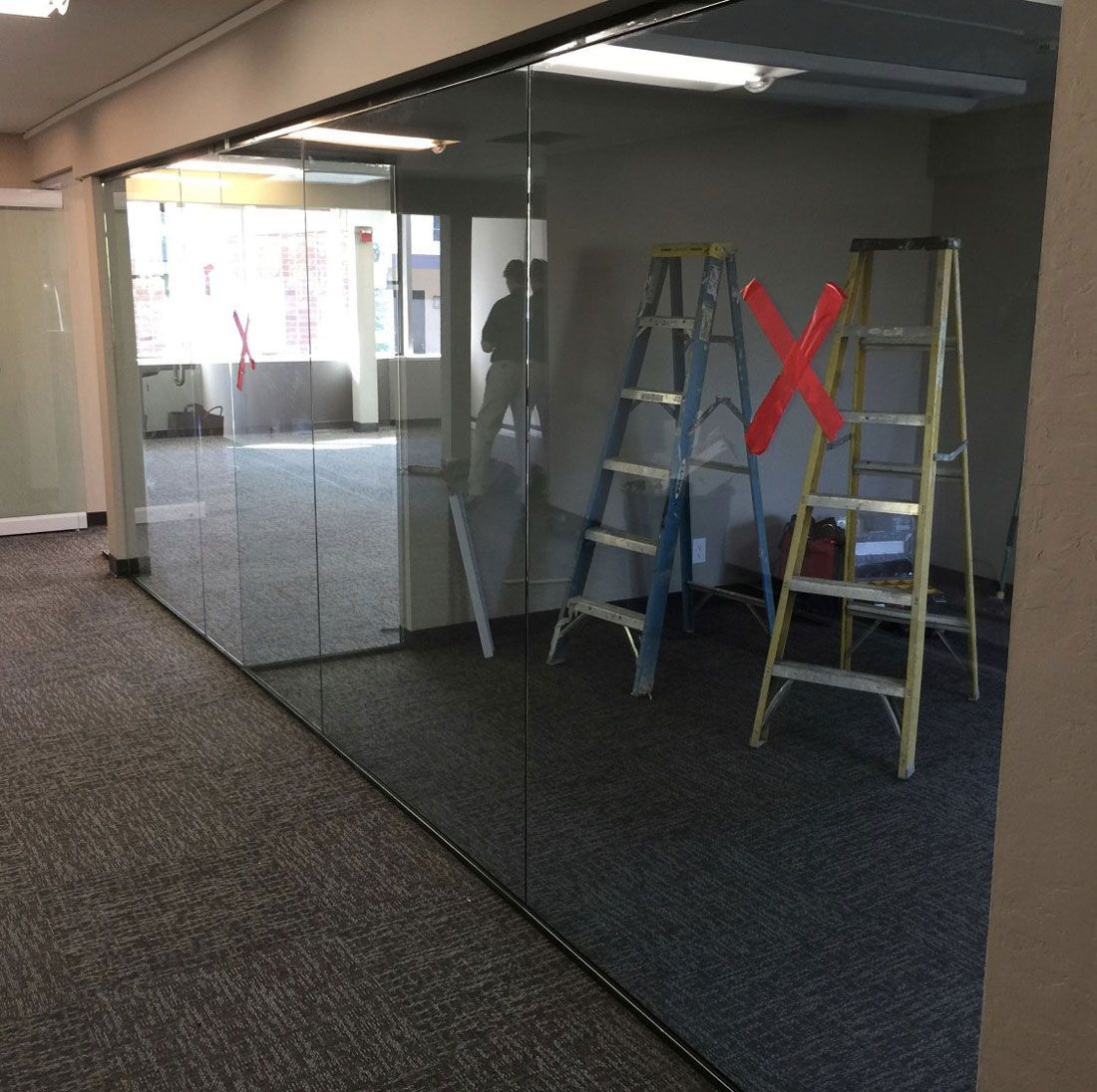 A room with a ladder and a red cross on it
