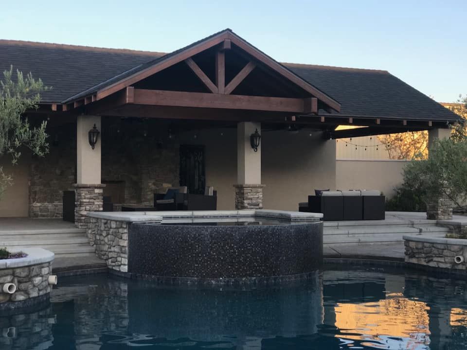 Custom pool water features installation in Greenville, South Carolina