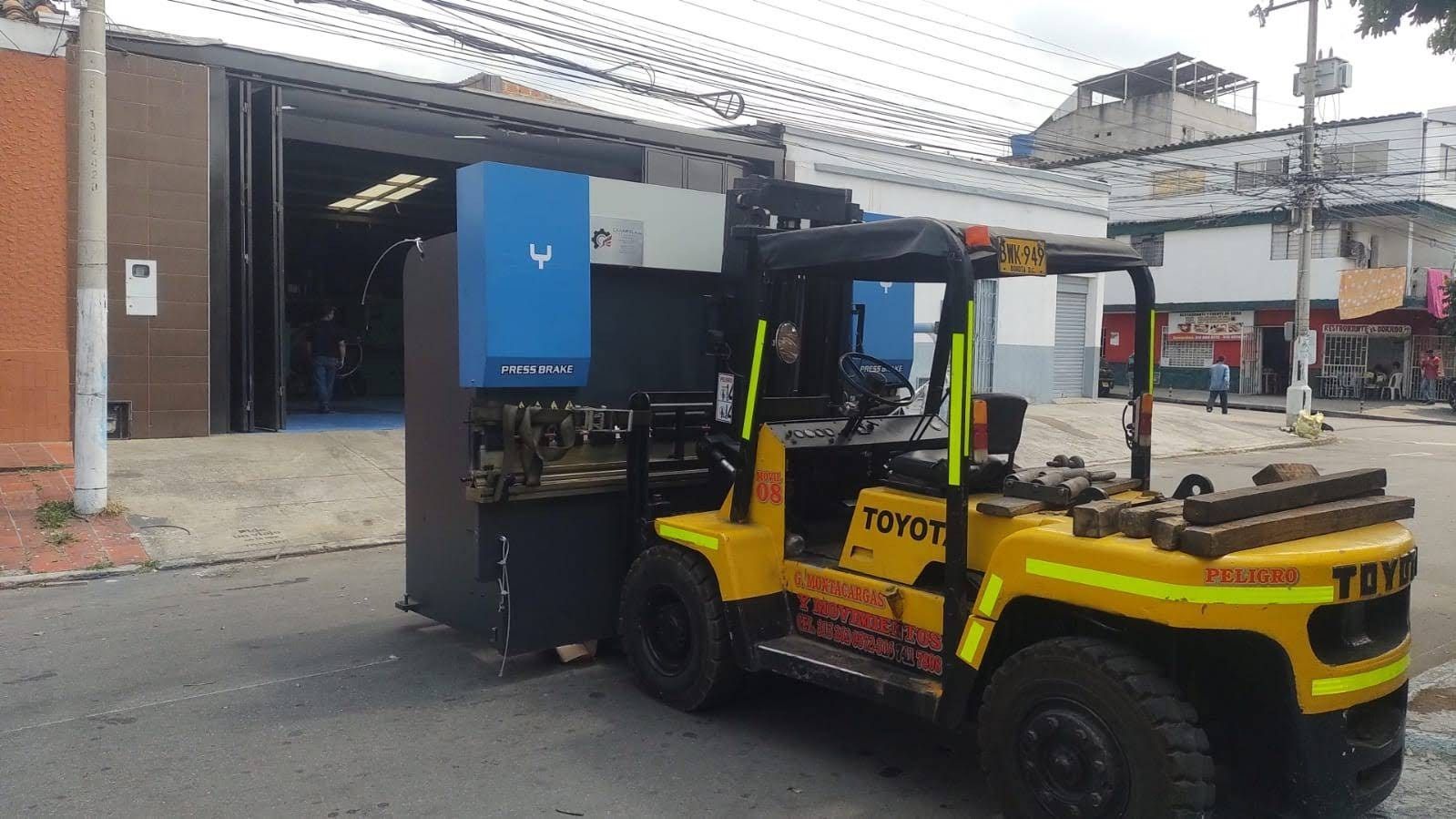 Grúas y movimientos de Santander s.a.s