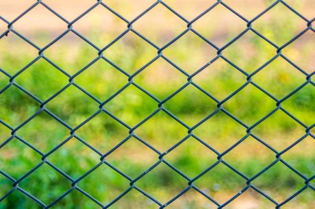 Chain wire mesh fencing