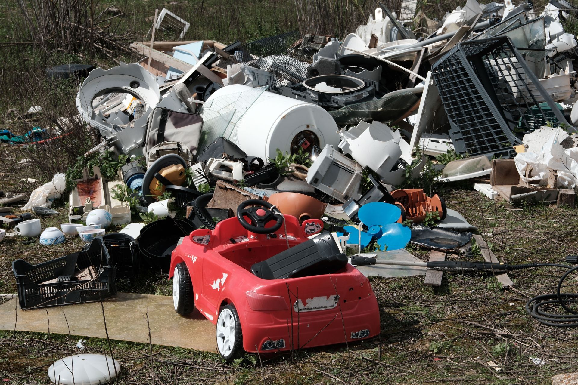 yard example for Estate and hoarder cleanout services in Nashua New Hampshire