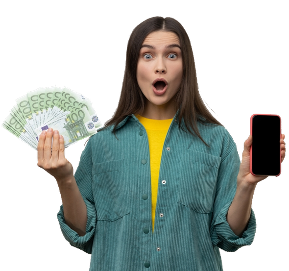 Una donna tiene in mano un ventaglio di soldi e un telefono cellulare.