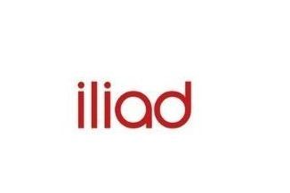Il logo dell'Iliade è rosso e bianco su sfondo bianco.