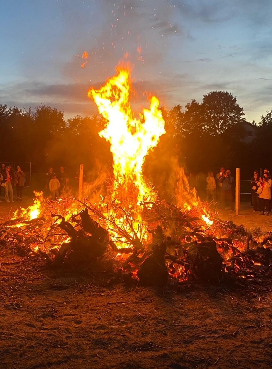 ein osterfeuer
