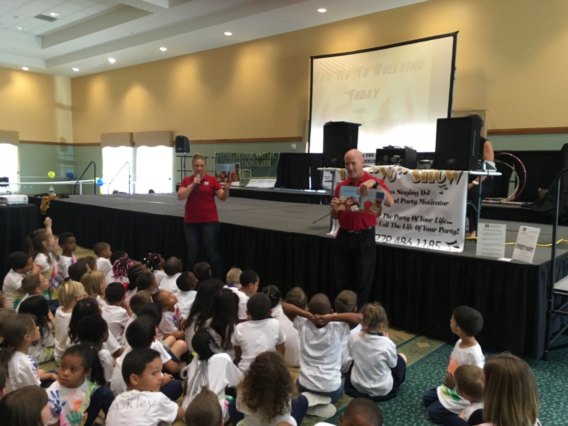 Local authors Lisa and Mitchell reading threir new book, Tooth Ahoy, to the kids at the Buddy Bear® Den's Main Stage!