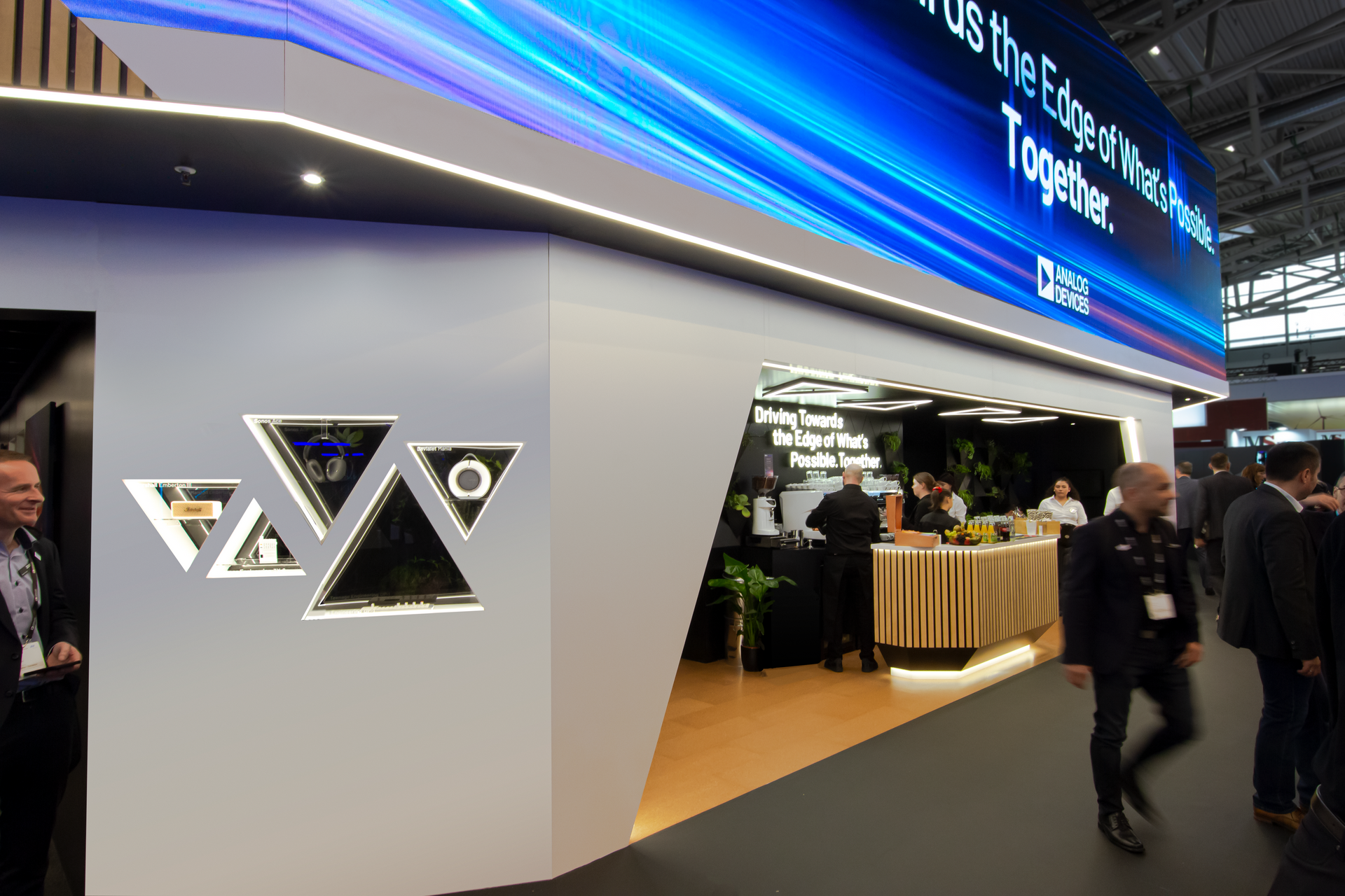 The Analog Devices booth at Electronica 2024, designed and built by Evolve Creative Solutions Ltd. 