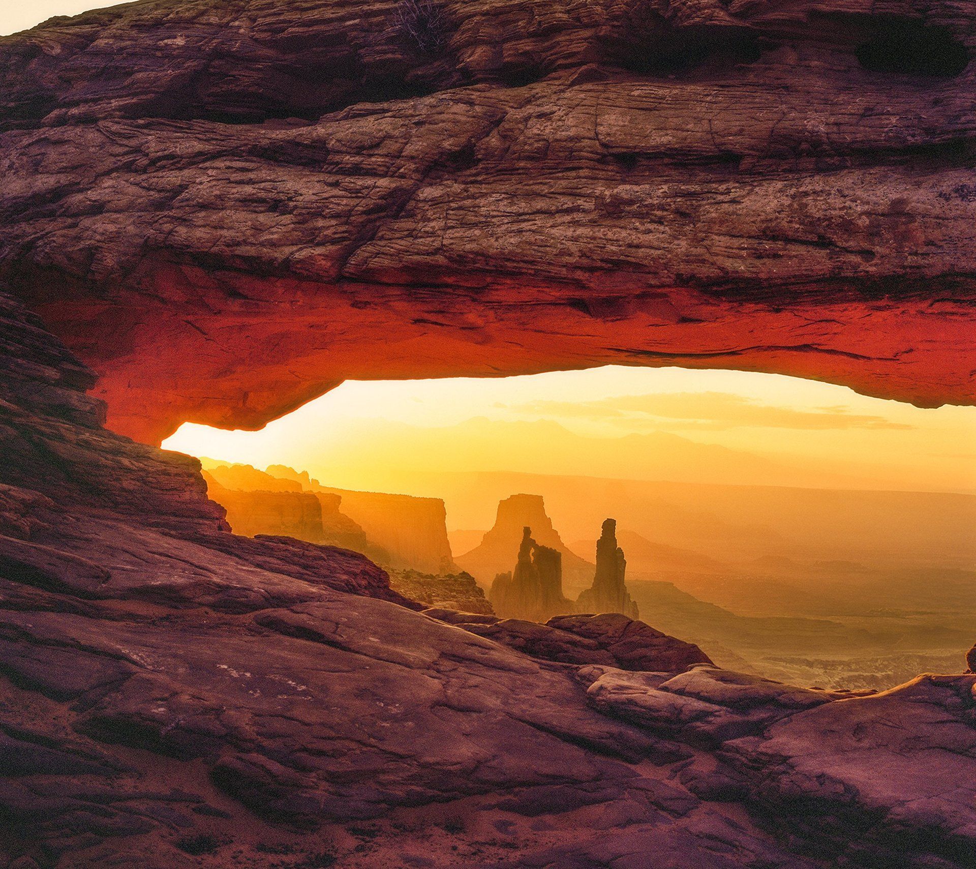 Mesa Arch at dawn - Canyonlands