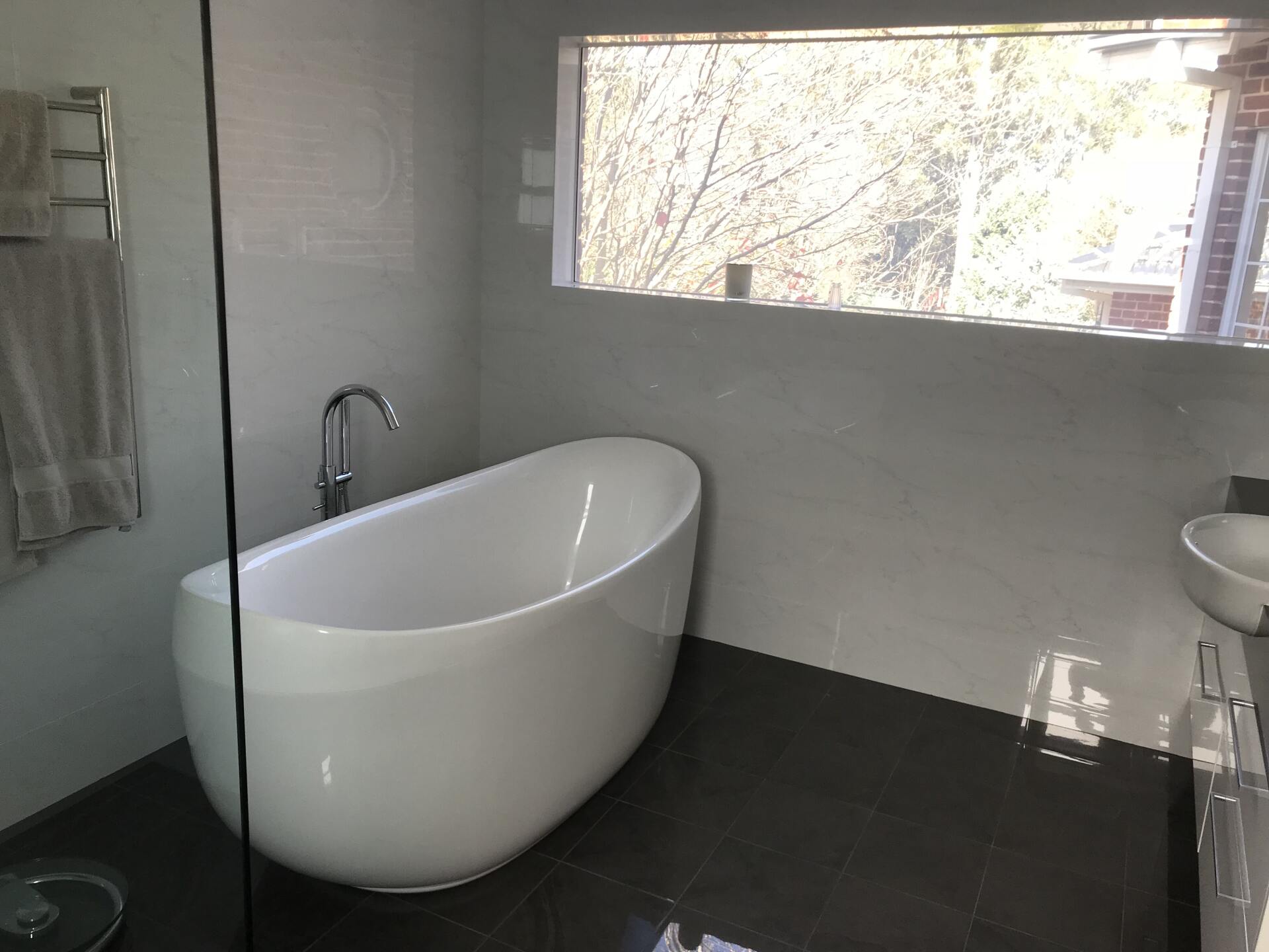 Oval Stunning Bath