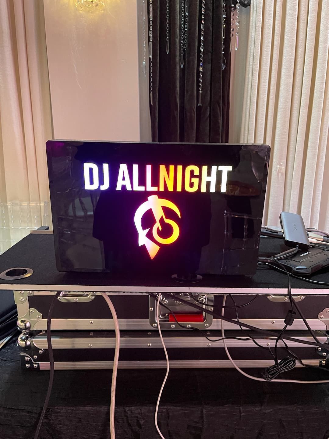 A sign that says dj allnight on it