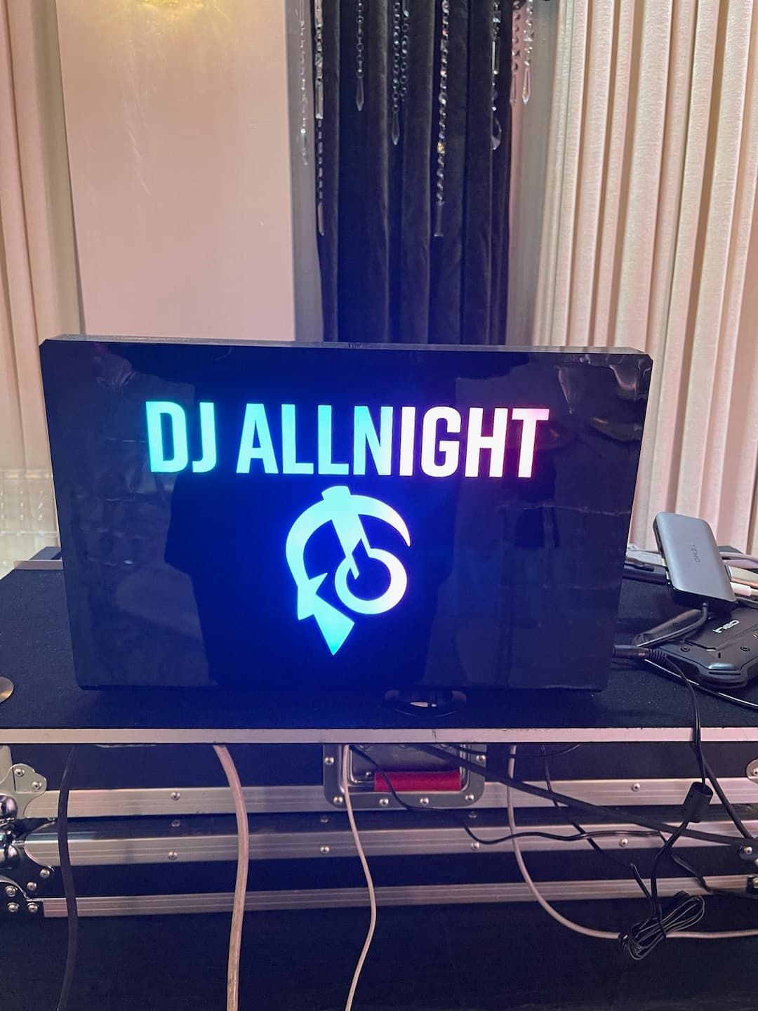 A sign that says dj allnight on it