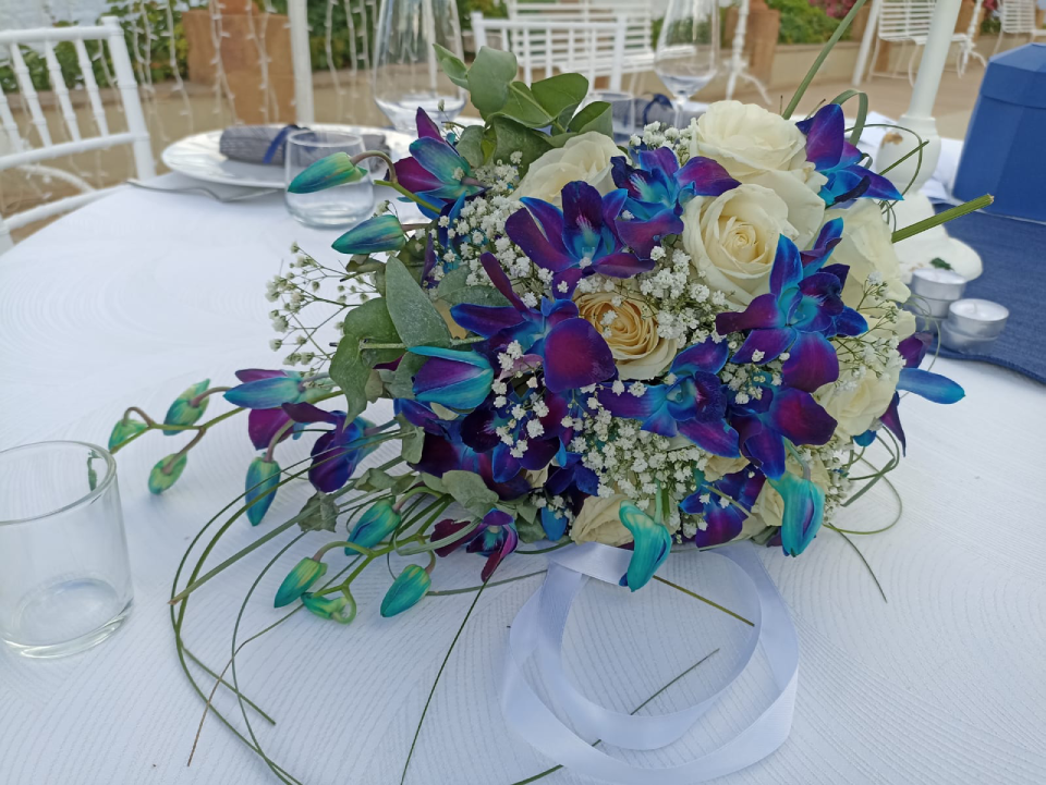 Centrotavola con fiori freschi