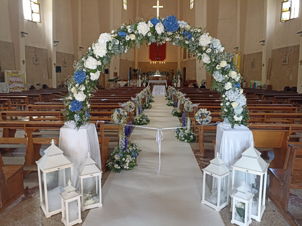 Archi floreali per matrimoni