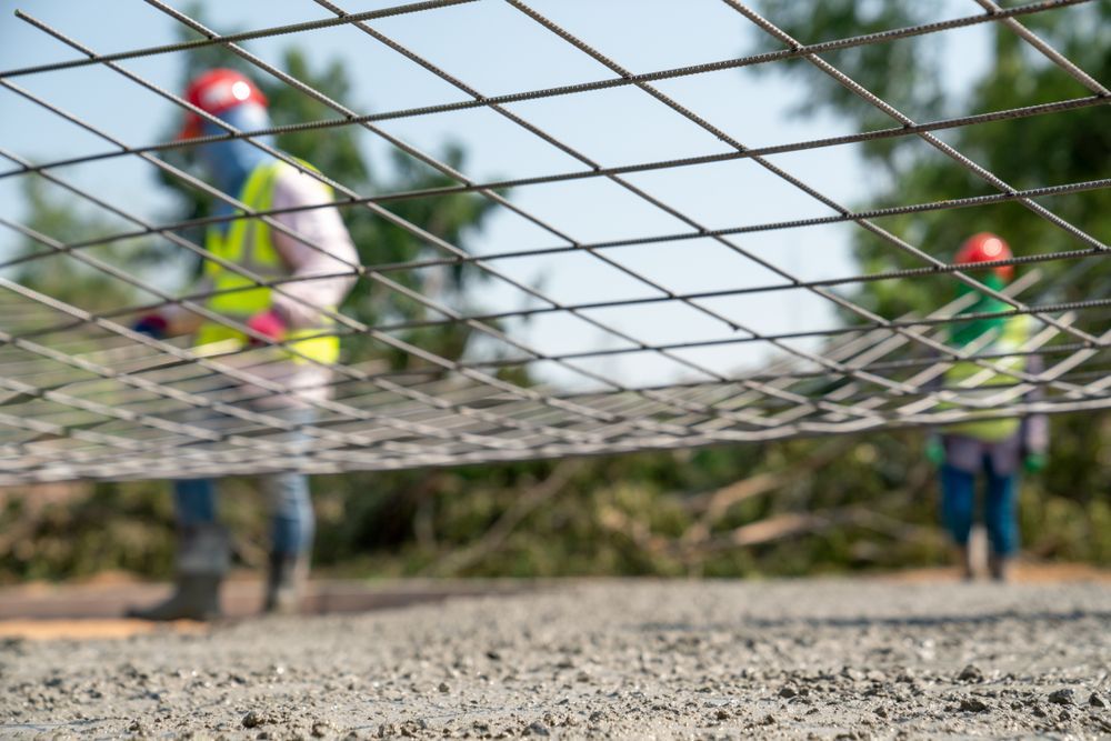 Glass pane mesh near the support pillar for the following mesh