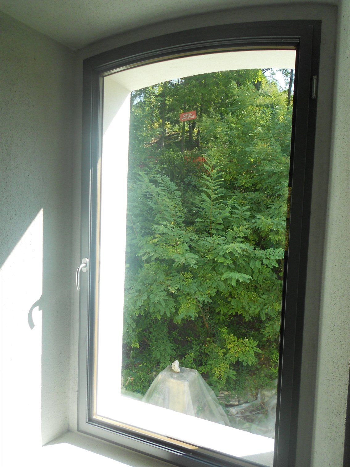 finestra con serramenti