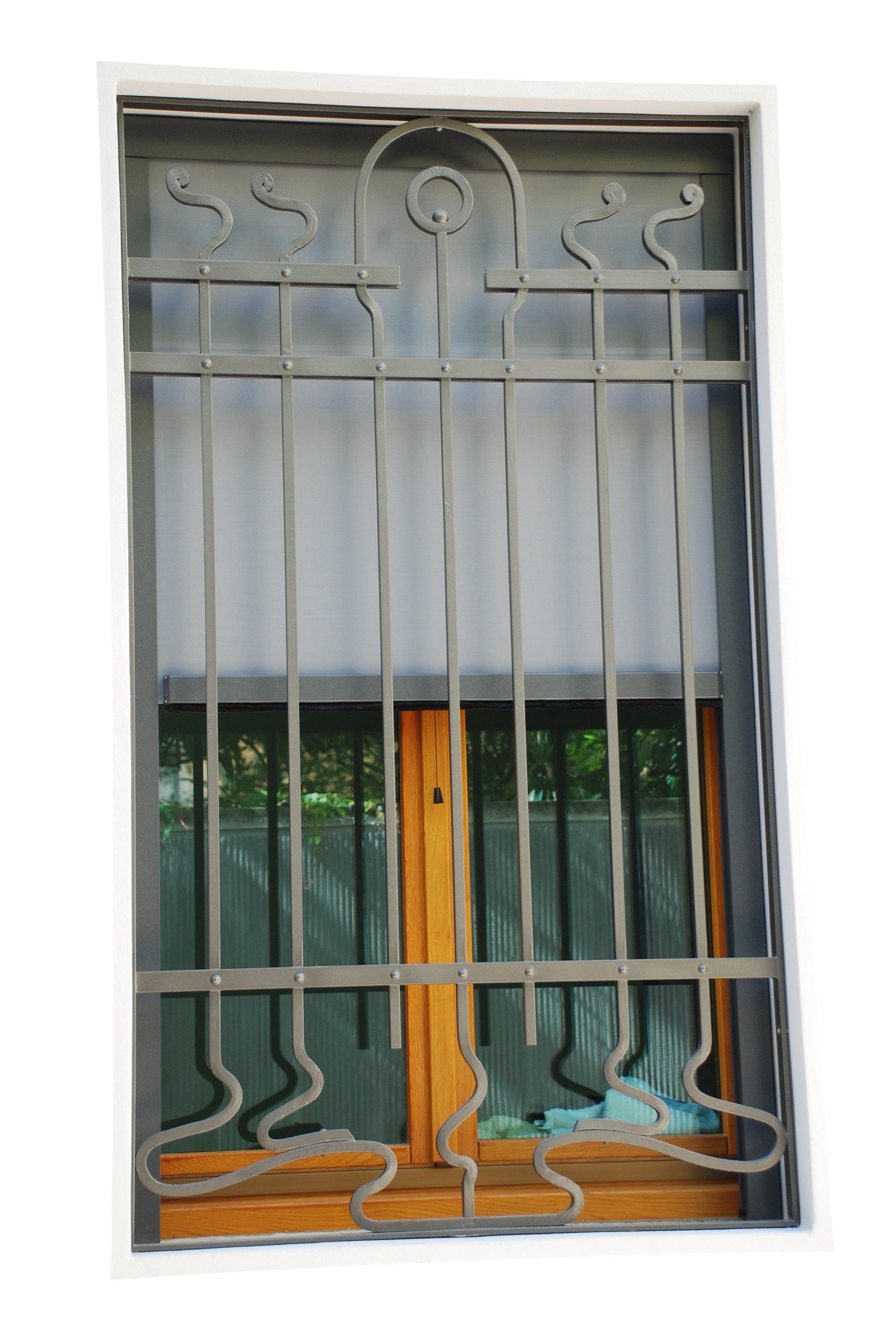 finestra con inferriate