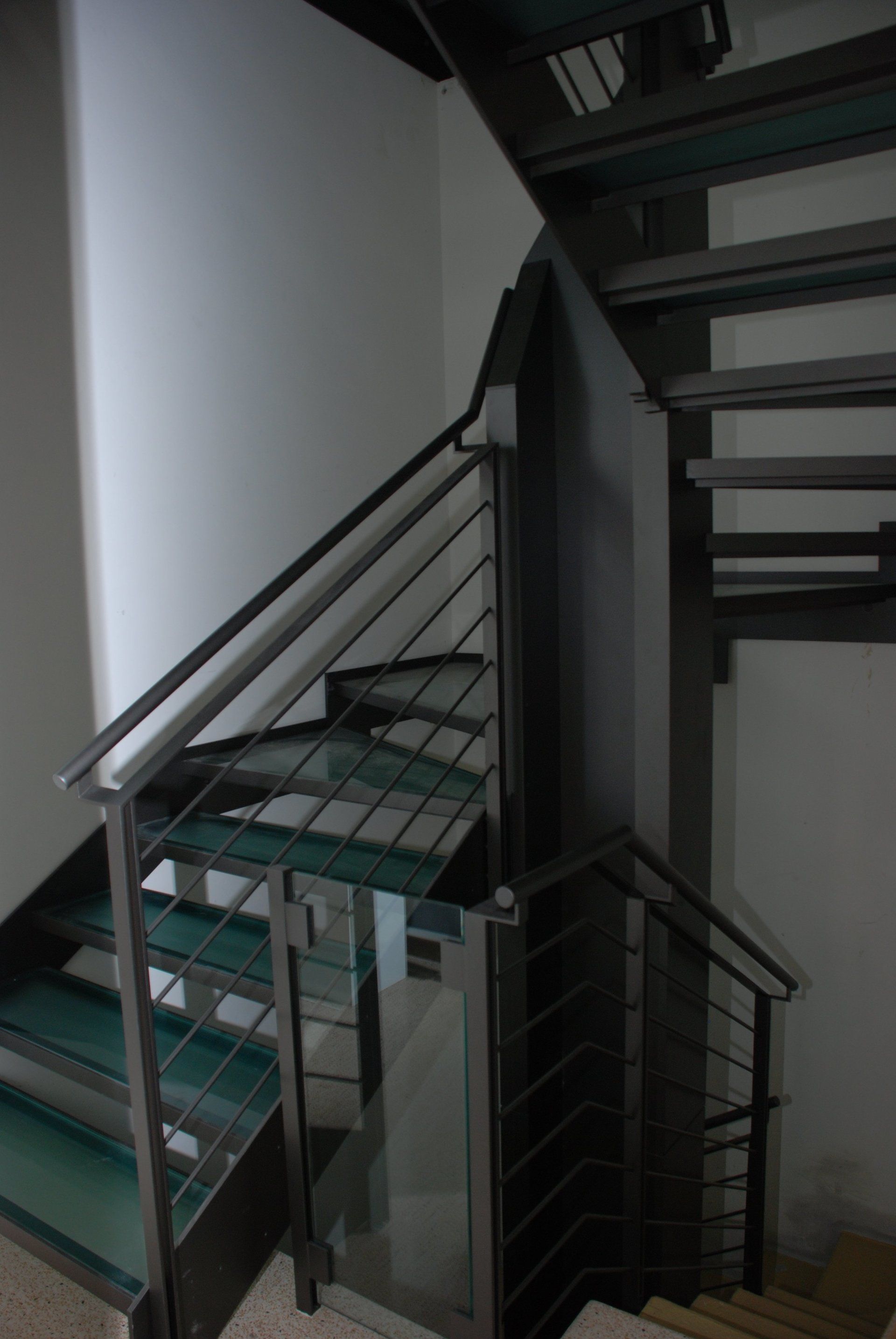 delle scale interne in ferro