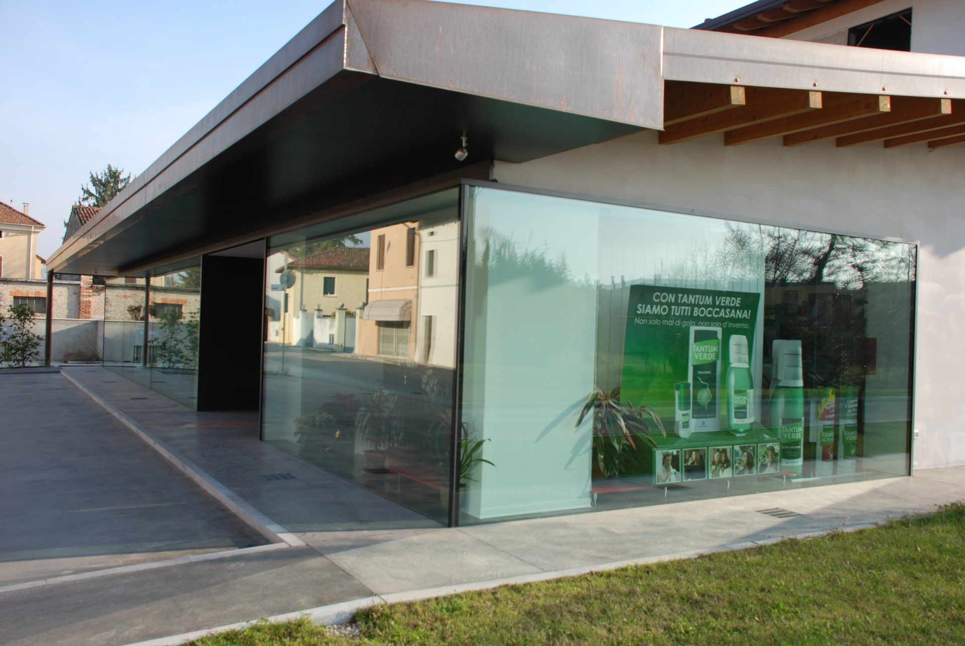 vetrata con serramenti