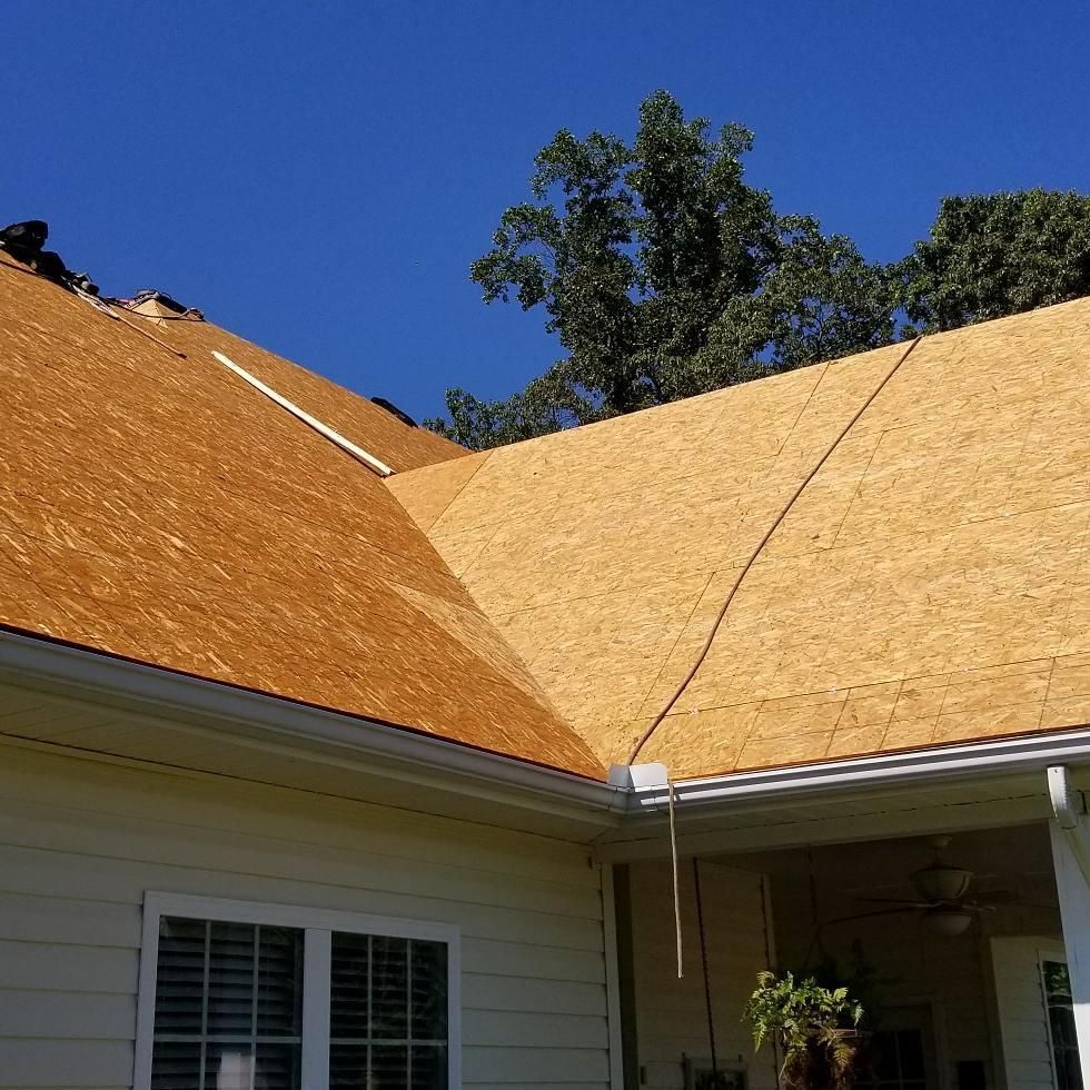 A house with a roof that is being installed