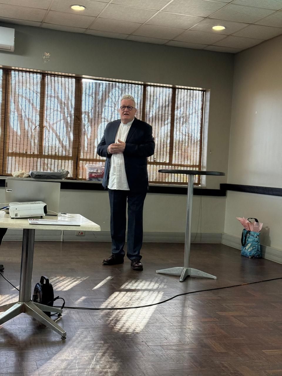 Founder of Pivot2Connect speaking about website design.