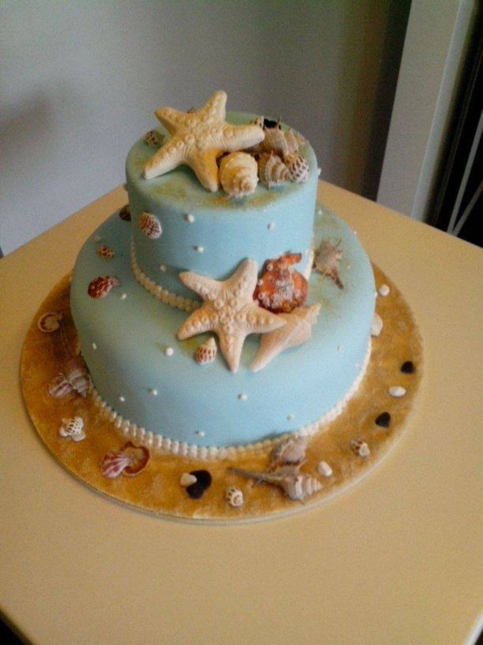 Torta con decorazioni artistiche