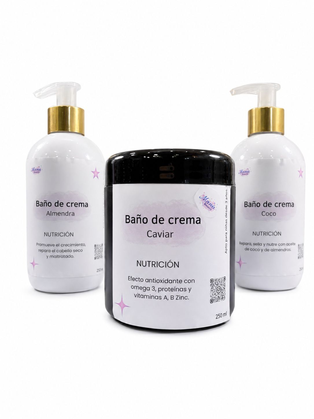 Tres frascos de crema de baño en blanco y negro con dosificadores dorados sobre un fondo blanco.