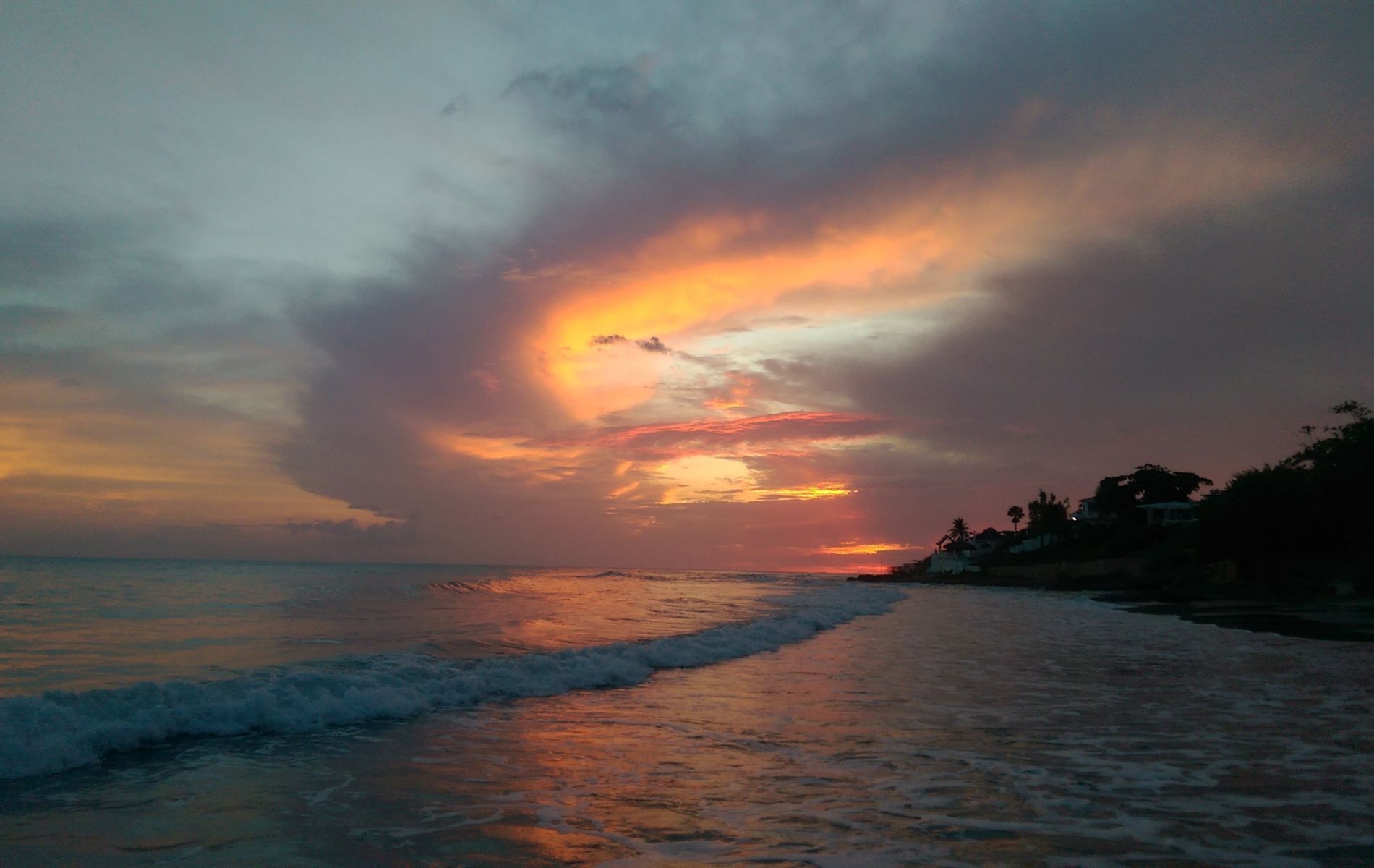 A moody sunset on the ocean