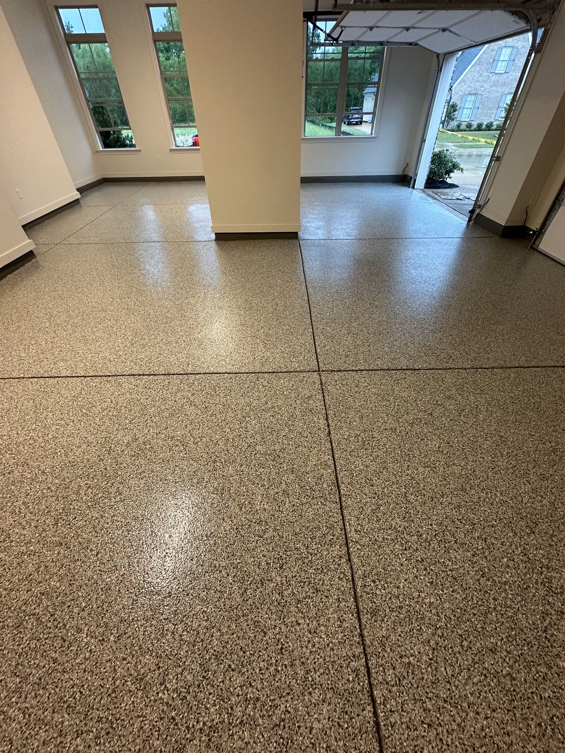 A room with a concrete floor and a garage door.