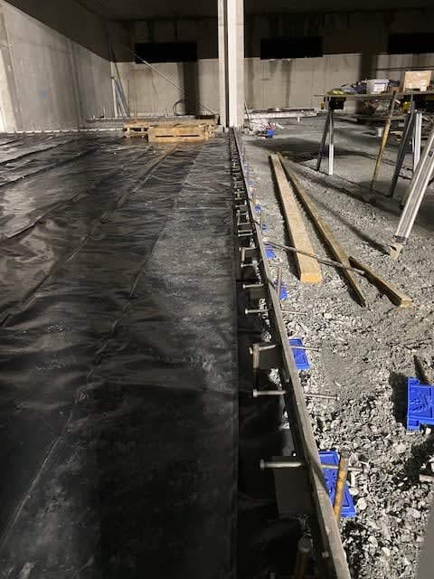 Concrete flooring supporting structure