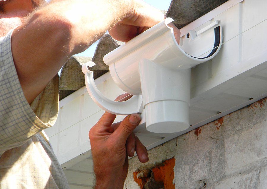 repairman installing the gutter