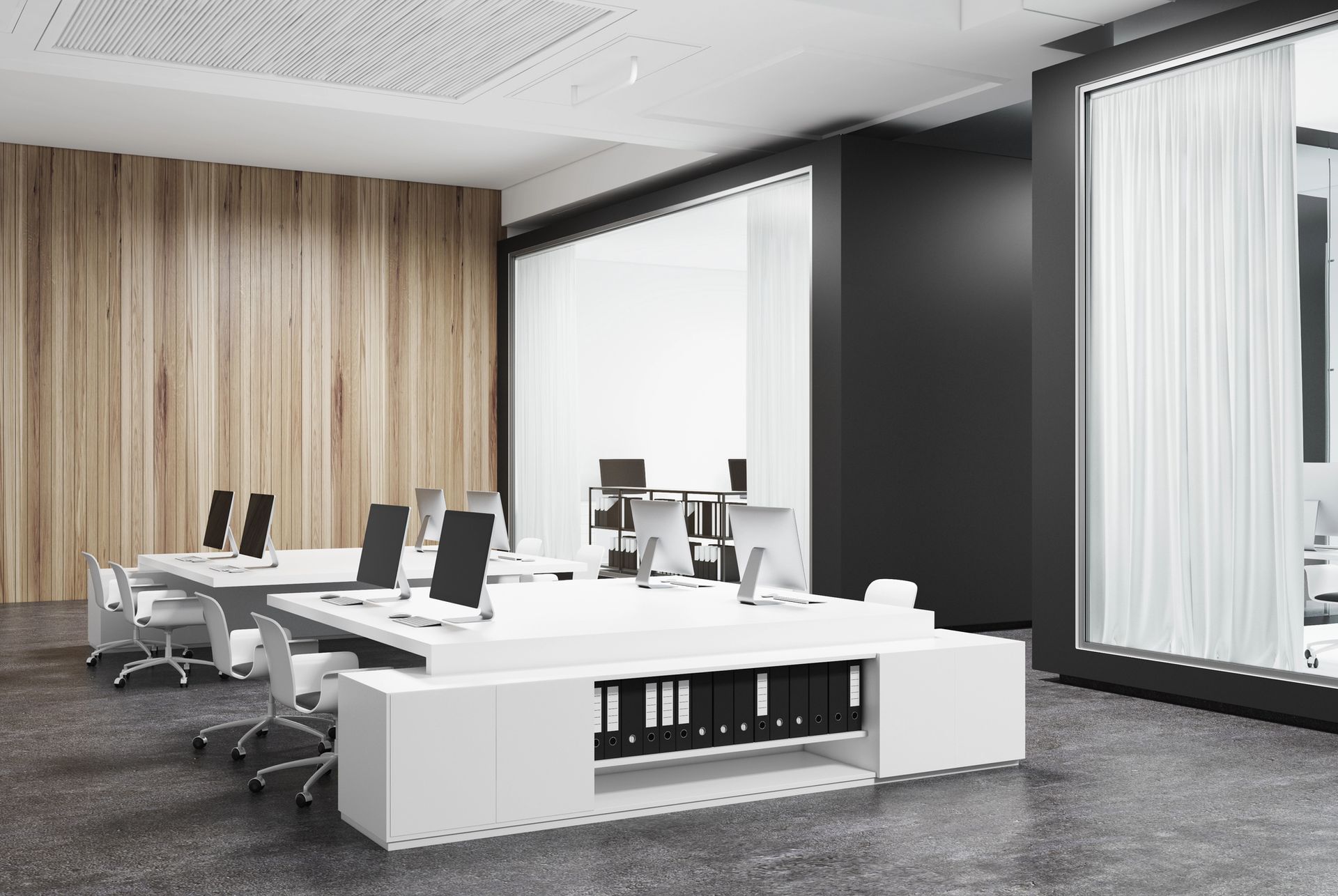 Moderno spazio ufficio con scrivanie bianche, pannelli in legno e dettagli neri.