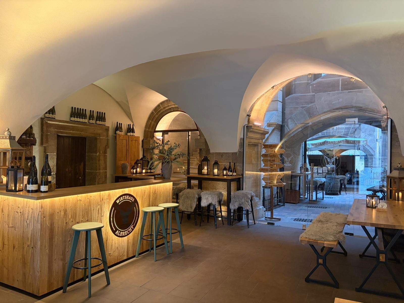 Stehausschank im historischen Gewölbe