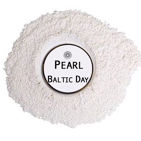 A pile of white powder with a label that says pearl baltic day.