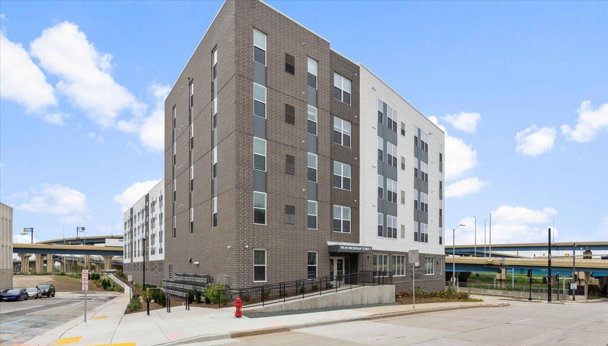 Michigan Street Commons - Apartment complex in Milwaukee, WI