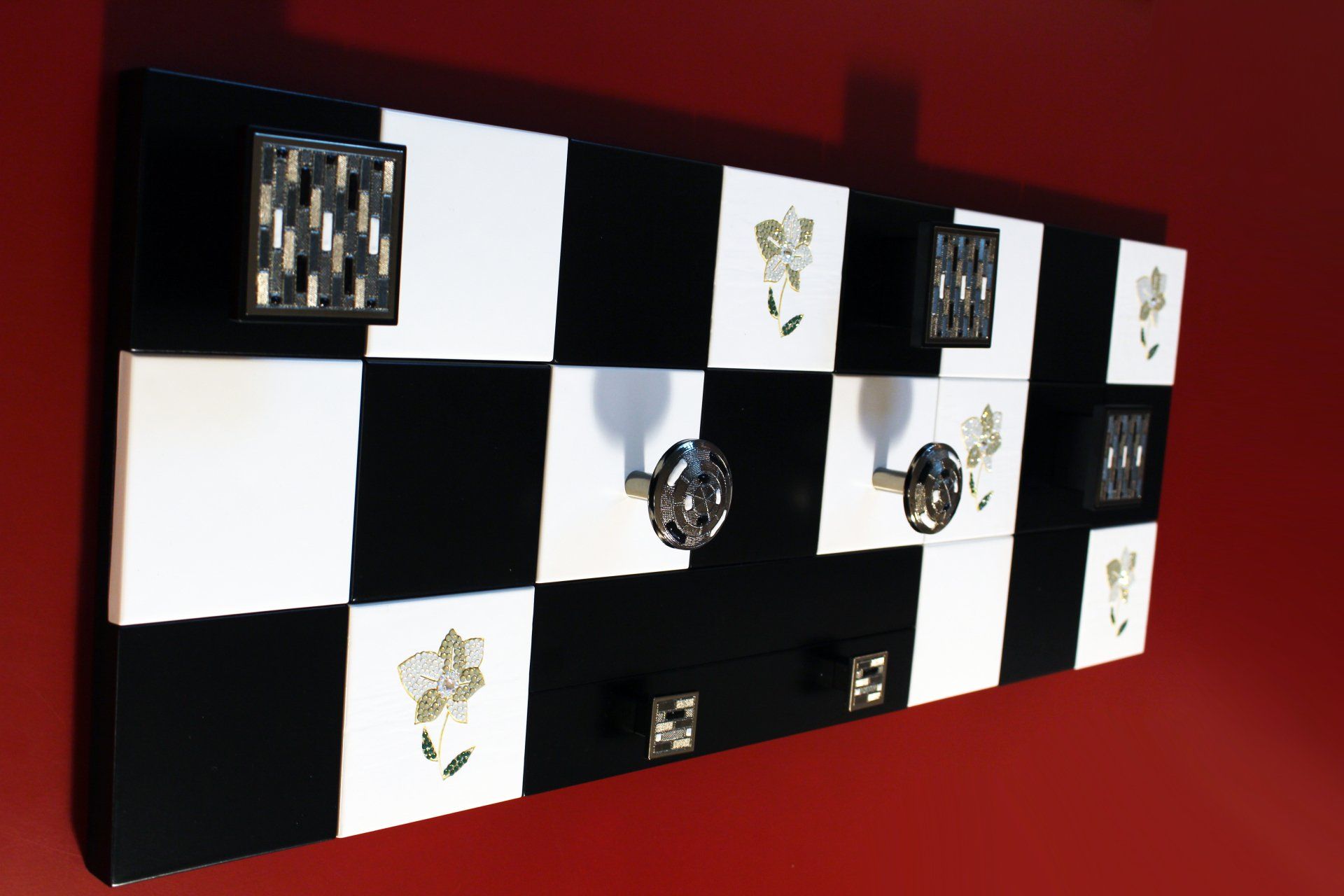 appendiabiti con piastrelle cromate