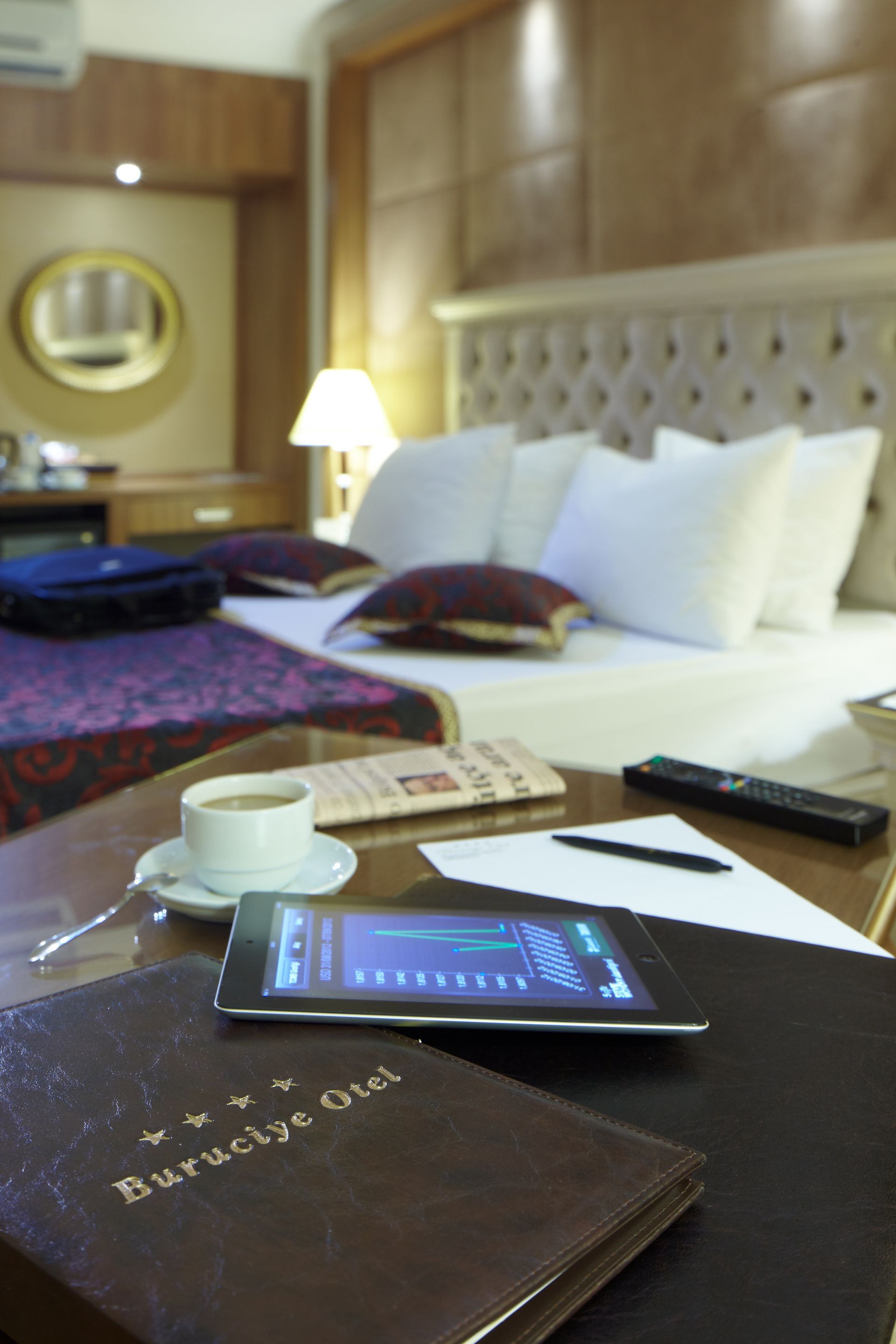 Geniş yataklı deluxe oda - Konforlu konaklama, şık tasarım ve lüks olanaklar | Buruciye Otel