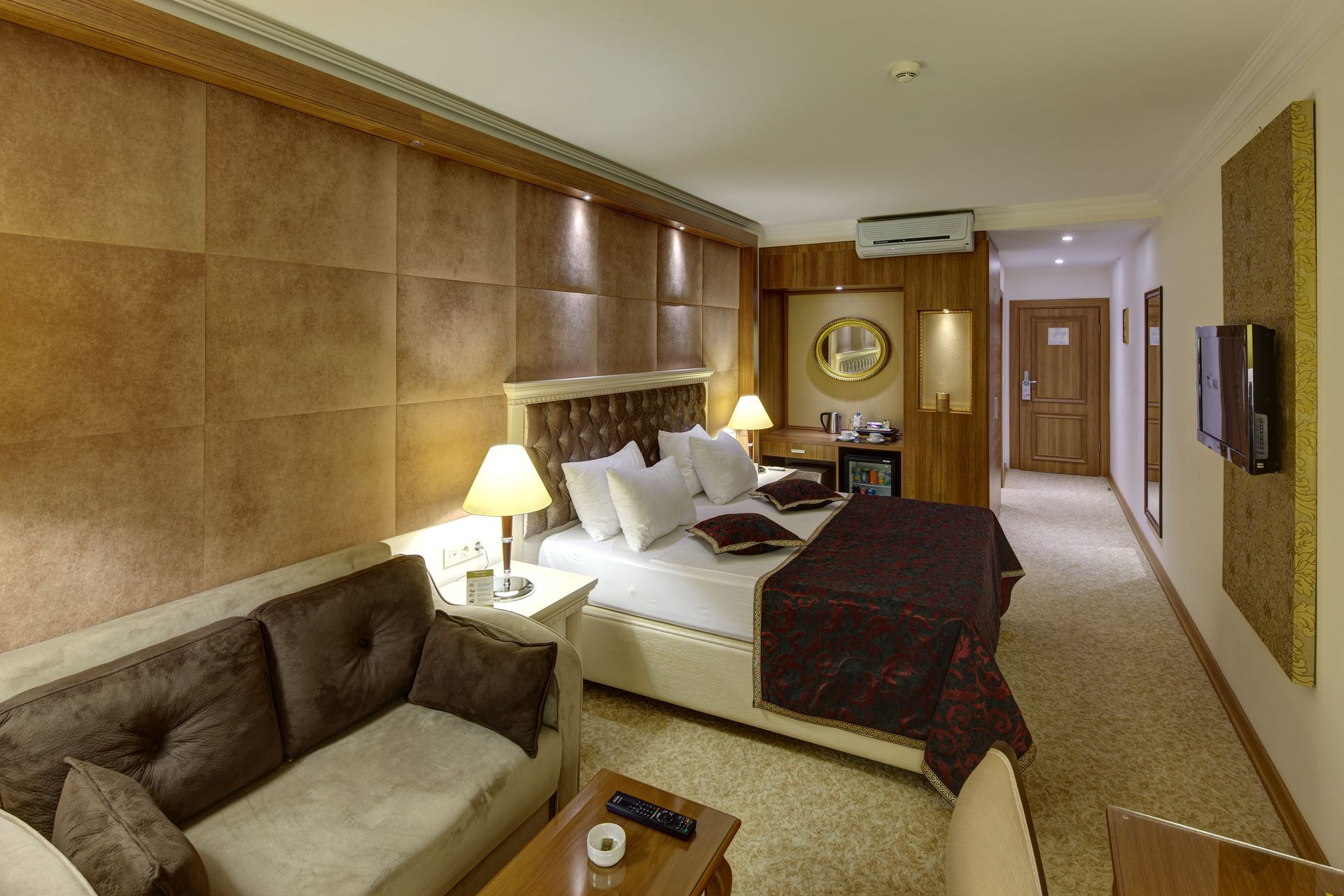 Geniş yataklı deluxe oda - Konforlu konaklama, şık tasarım ve lüks olanaklar | Buruciye Otel