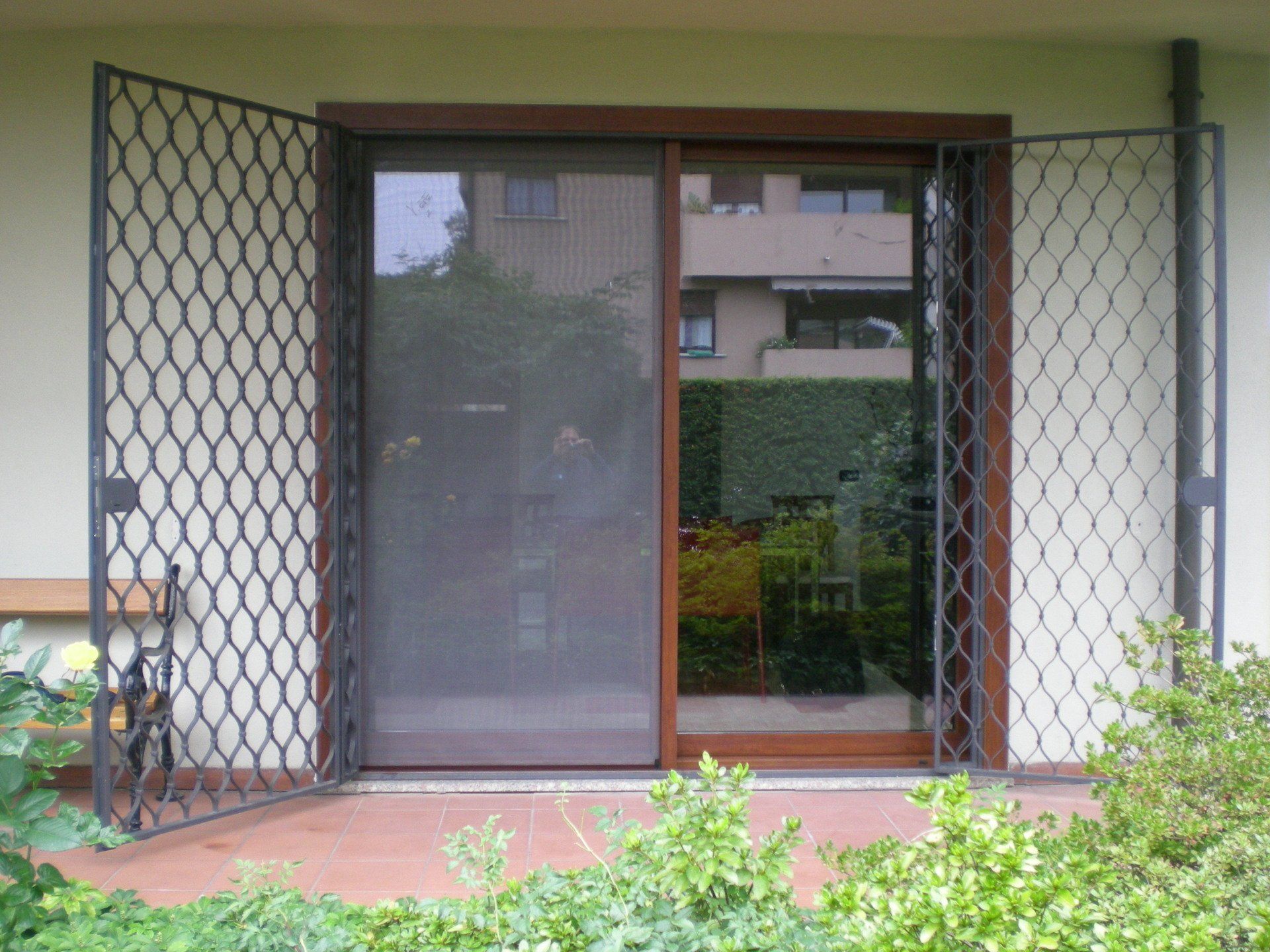 finestra con zanzariera