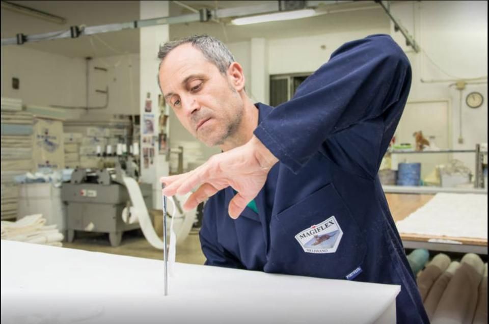 staff della fabbrica di materassi a Melissano