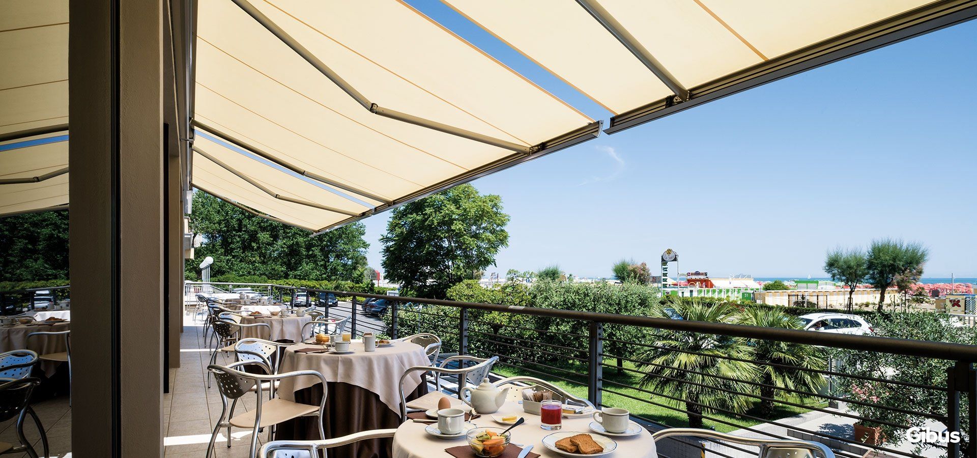 Tende a braccio e a caduta 01