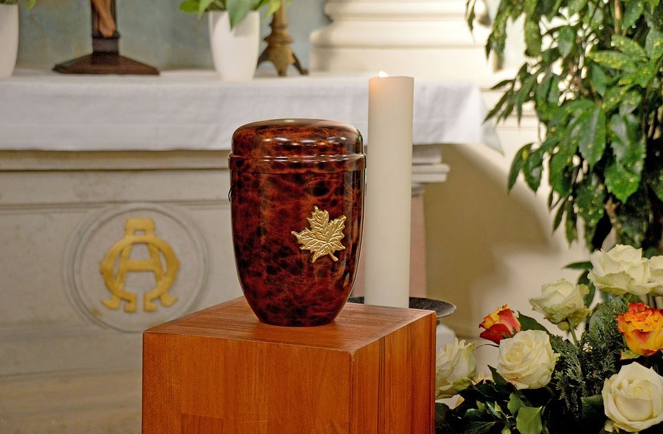 Types of Urns to Consider for a Loved One’s Cremation Services