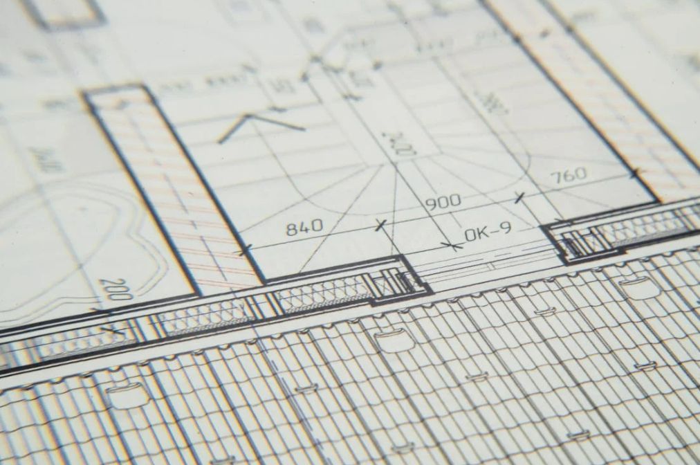 A black and white drawing of a house floor plan