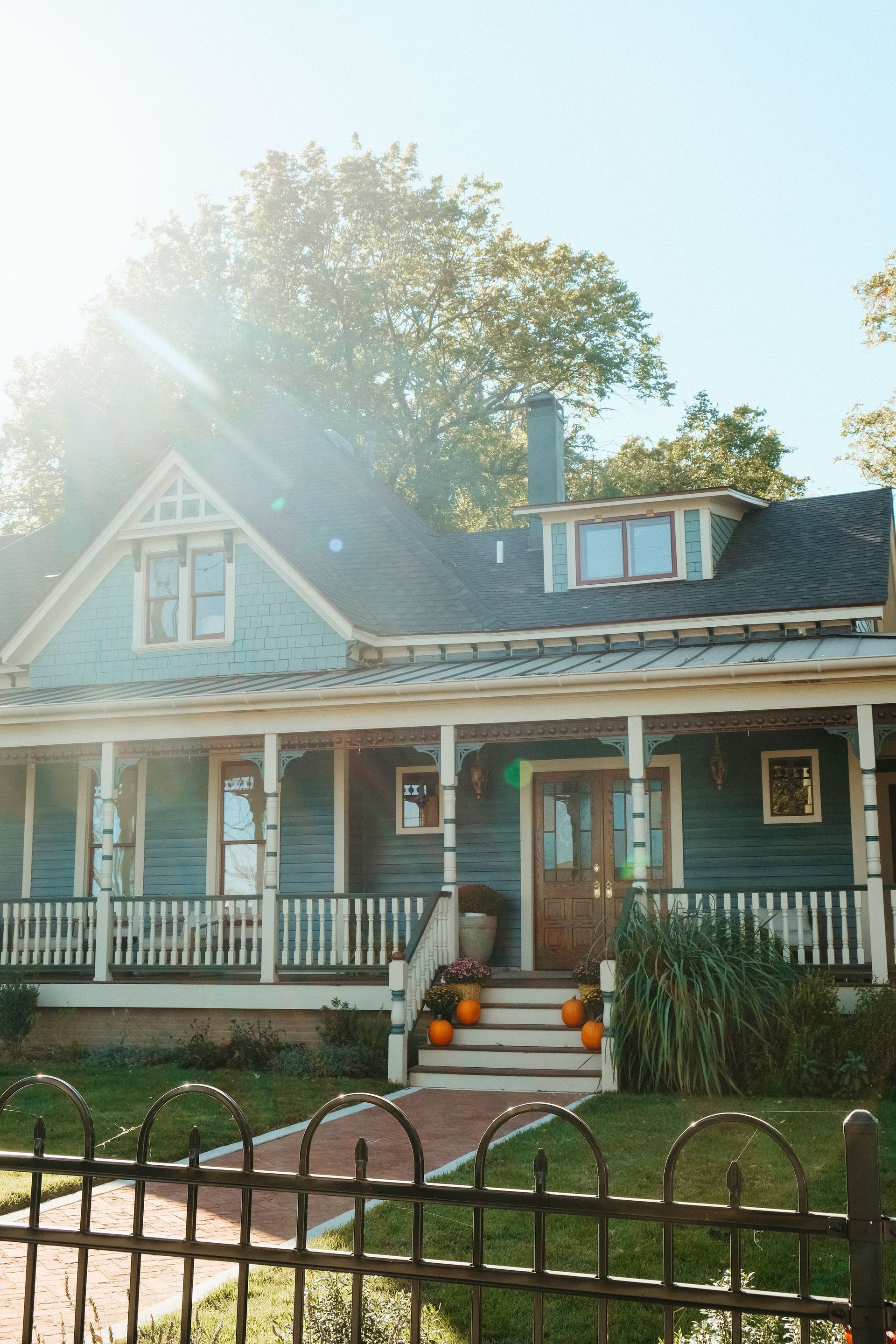 A close up of a white siding with a hole in it.
