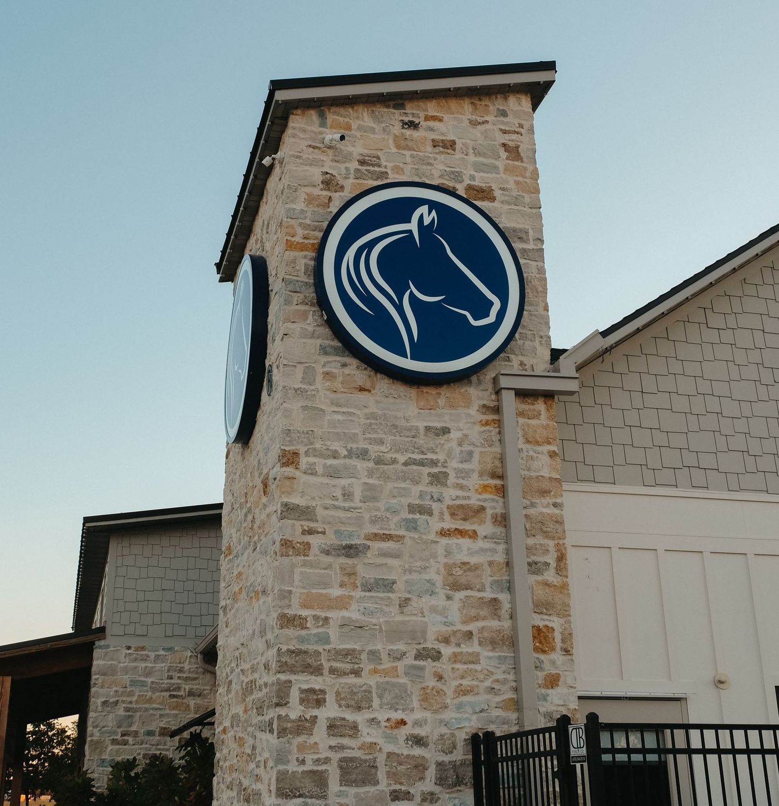 A close up of a brick wall with a seamless pattern