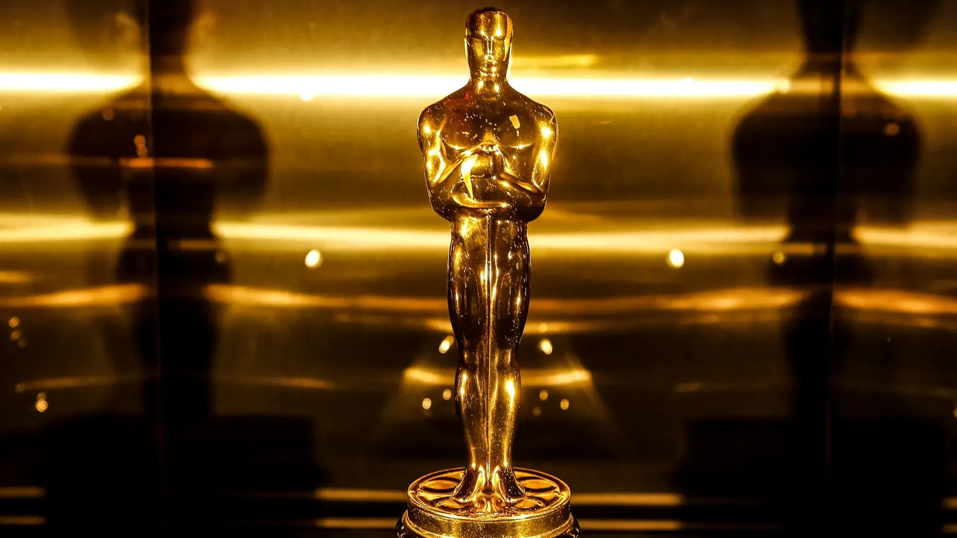 the oscar in shiny gold