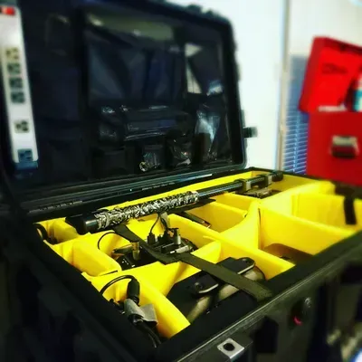 Close view of WarpCam®'s compact design amidst set equipment